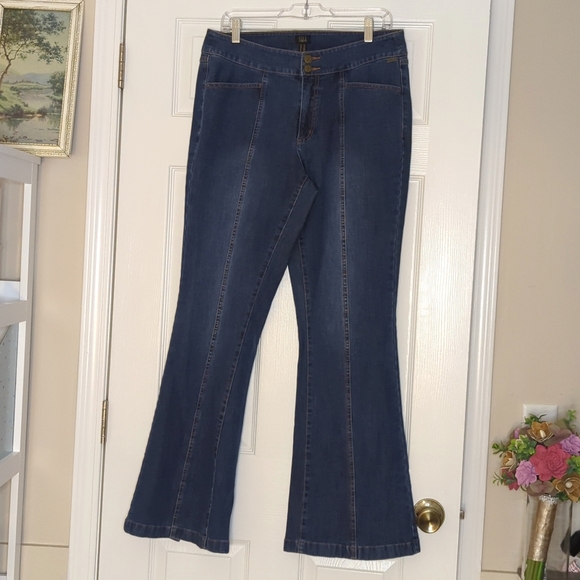 G.I.L.I Flared Jeans - Women's Size 12 Slit Back Front Seam Medium Wash - Picture 3 of 14